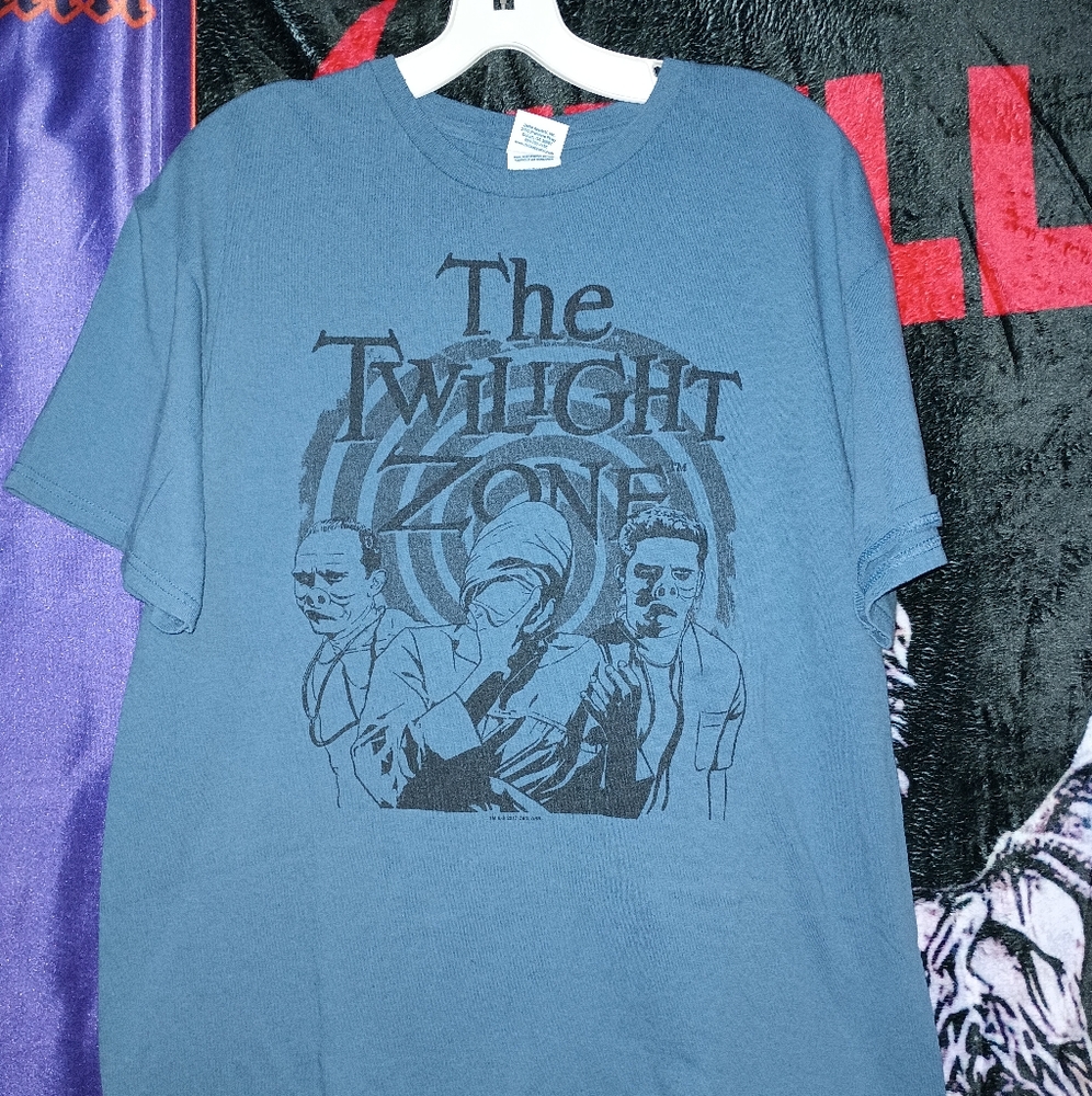 The Twilight Zone size large graphic horror merch tee